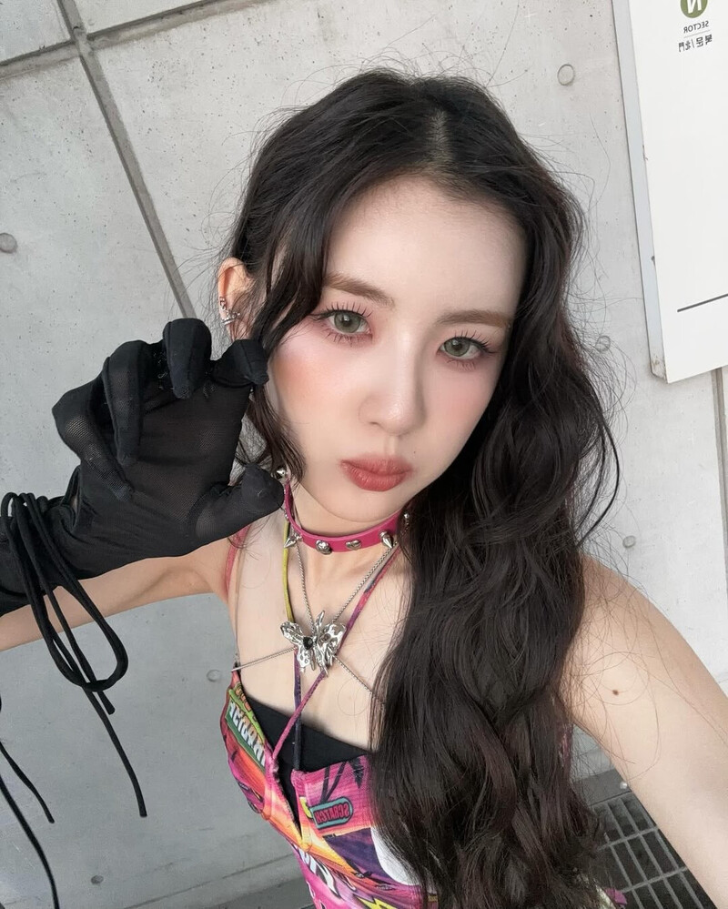 241019 LILI Instagram Update documents 8