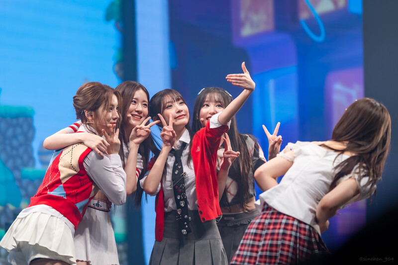 241112 WOOAH - at "2024 WOOAH Japan 2nd Concert 'WOOAH-LAND AGAIN' in Tokyo, Japan" documents 3