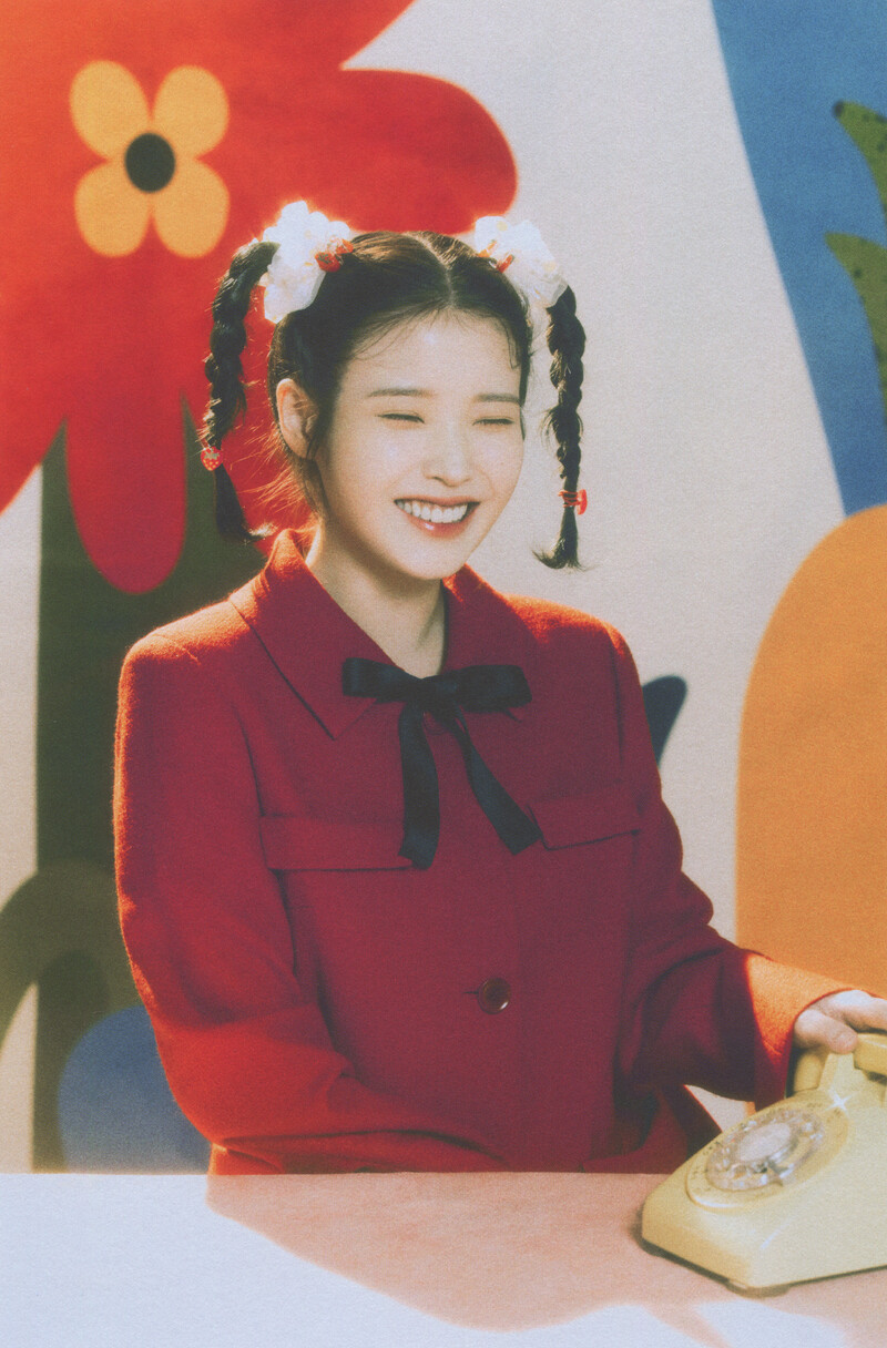 IU - 5th Official ‘UAENA’ Fanclub Kit [SCANS] documents 2