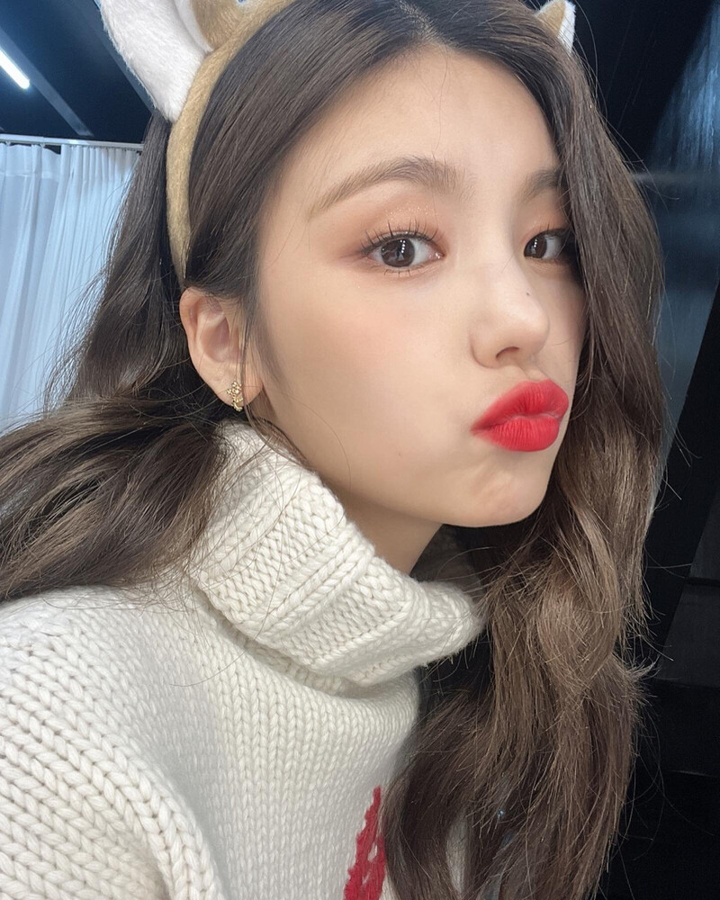 211220 ITZY Instagram Update - Yeji documents 5