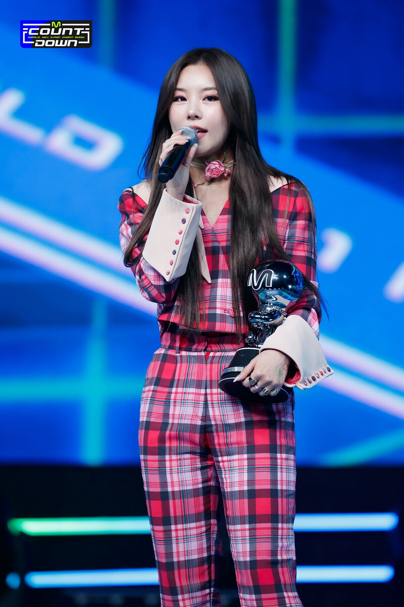 220127 Whee In - 'Make Me Happy' at M COUNTDOWN documents 11