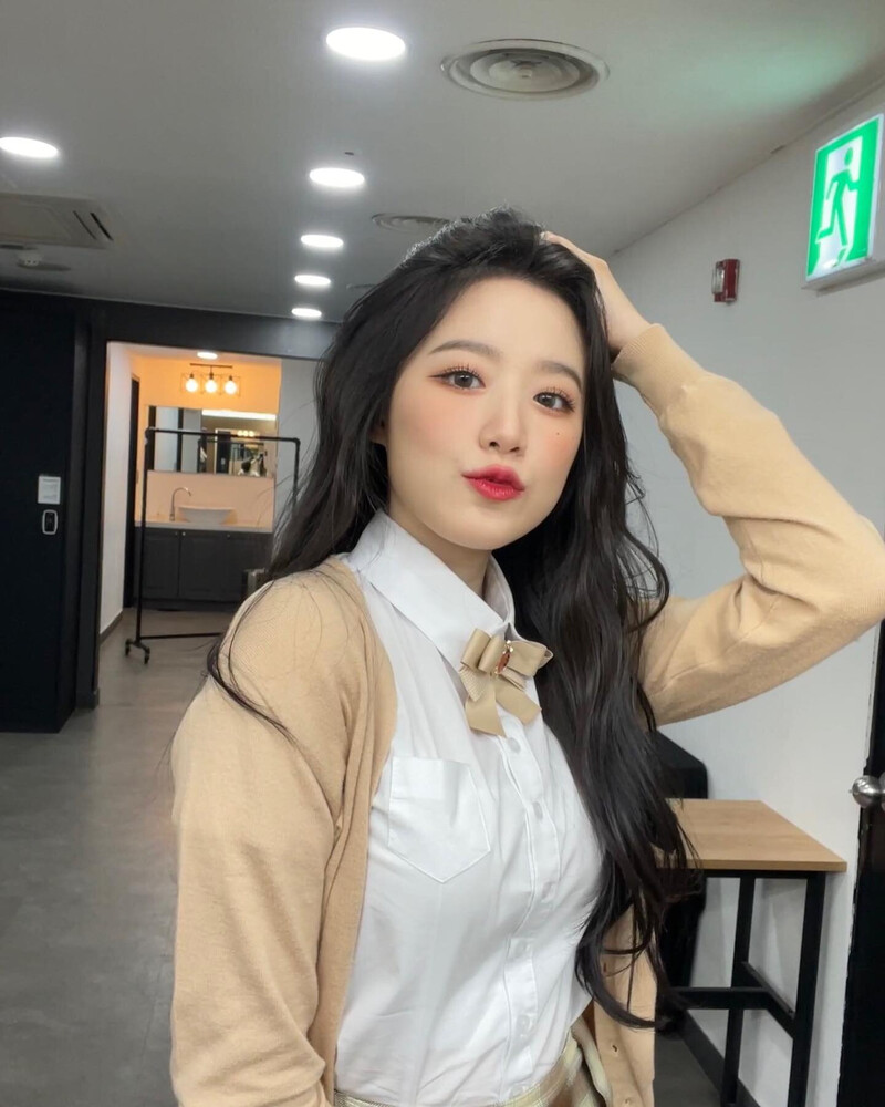 220521 (G)I-DLE Shuhua Instagram Update documents 8