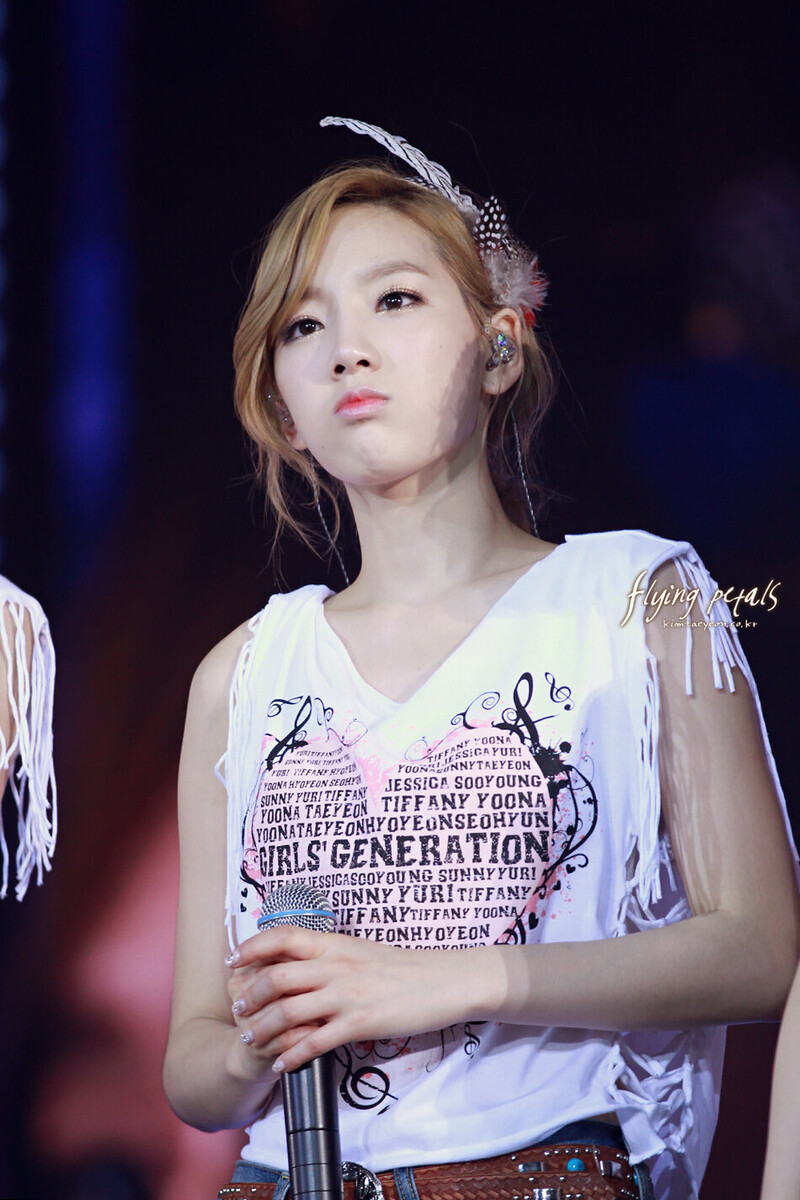 120115 Girls' Generation Taeyeon at 2011 Girls' Generation Tour in Hong Kong documents 18