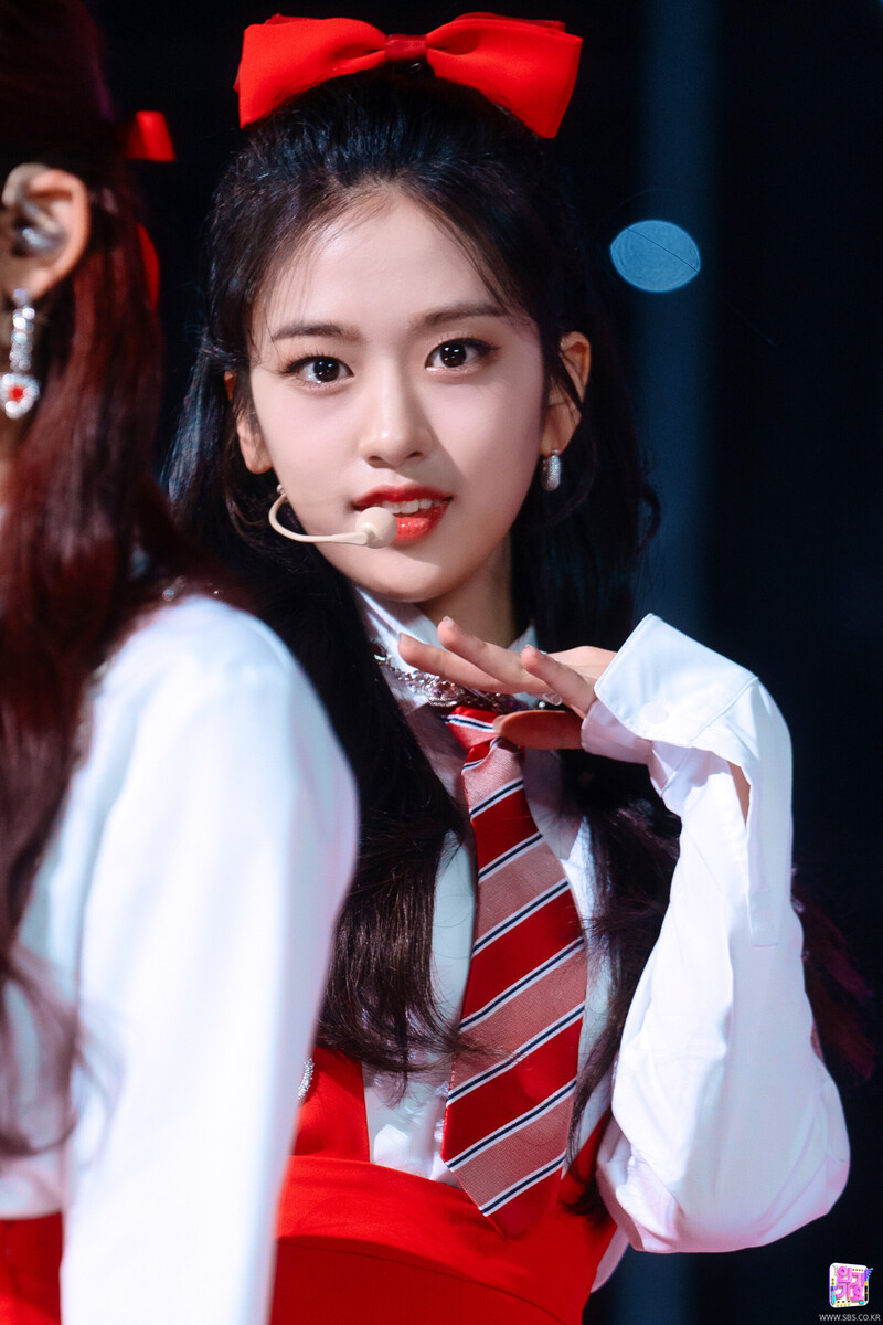 220501 IVE Yujin - 'LOVE DIVE' at Inkigayo documents 7