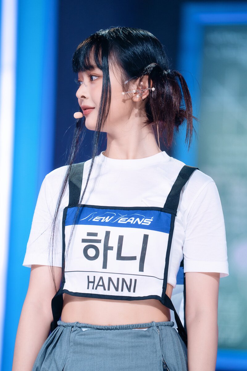 220807 NewJeans Hanni 'Cookie' at Inkigayo documents 23