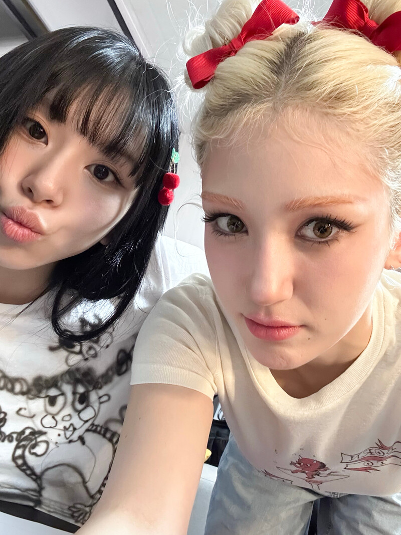 230830 - SOMI Twitter Update with CHAEYOUNG documents 1