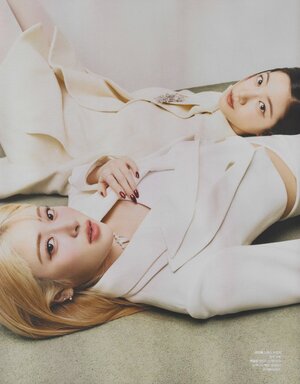LE SSERAFIM Yunjin & Kazuha for SINGLES Magazine Korea January 2023 Issue [SCANS]