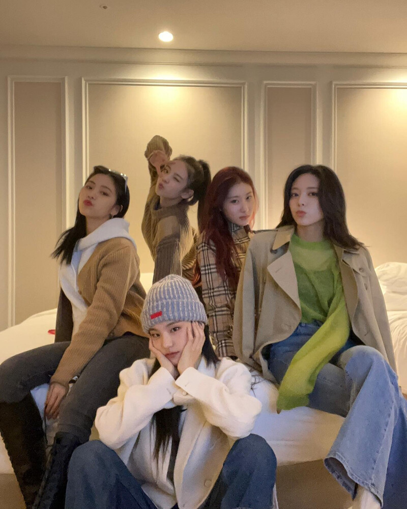 211109 ITZY Instagram Update documents 4