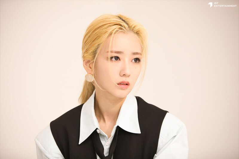 220208 IST Naver Post - Apink Bomi - The Star Magazine Behind documents 13