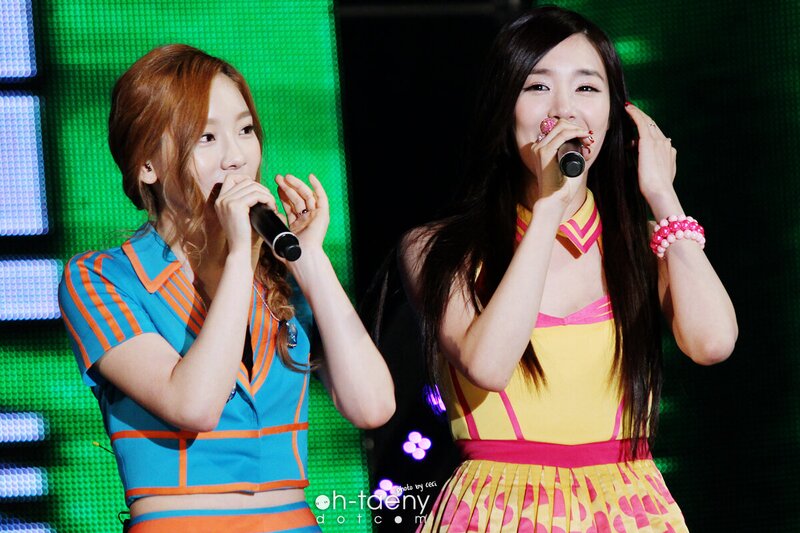 130530 Girls' Generation-TTS at Pyeongtaek Concert documents 1