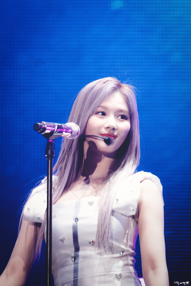 211226 - TWICE 4TH World Tour - Sana documents 8