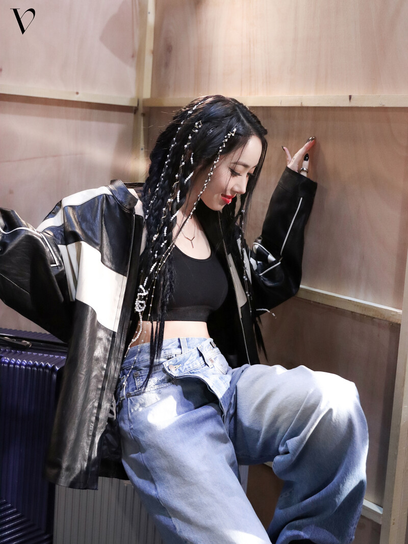 230208 BPM Naver Post - VIVIZ 'VarioUS' Jacket Shoot documents 10