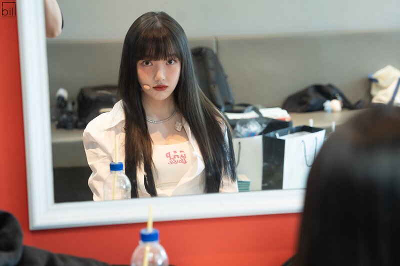 230920 Bill Entertainment Naver Post - YERIN 'Bambambam' Music show promotions behind documents 12