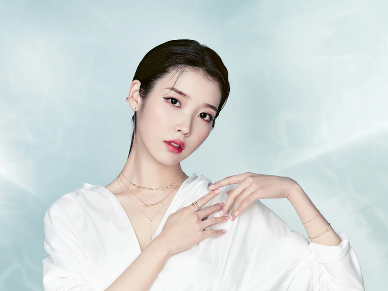 IU for J.ESTINA 'Summer Wave' 2021 Summer Collection documents 4