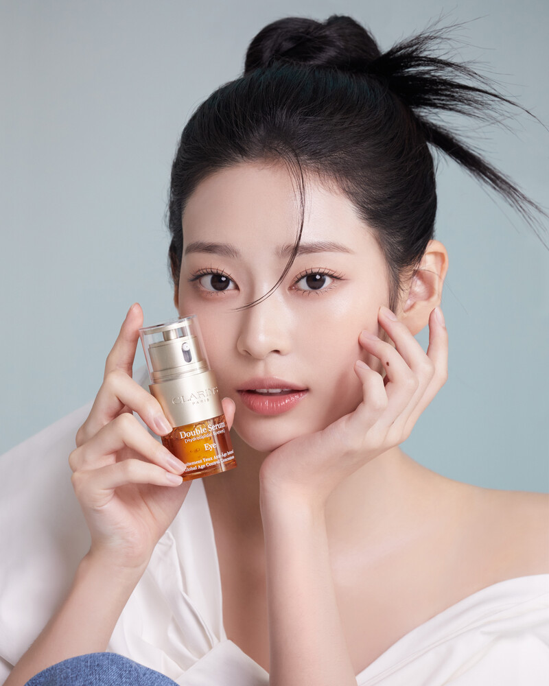 Kim Minju for Clarins 2022 Body Oil Treatment & Double Serum documents 4