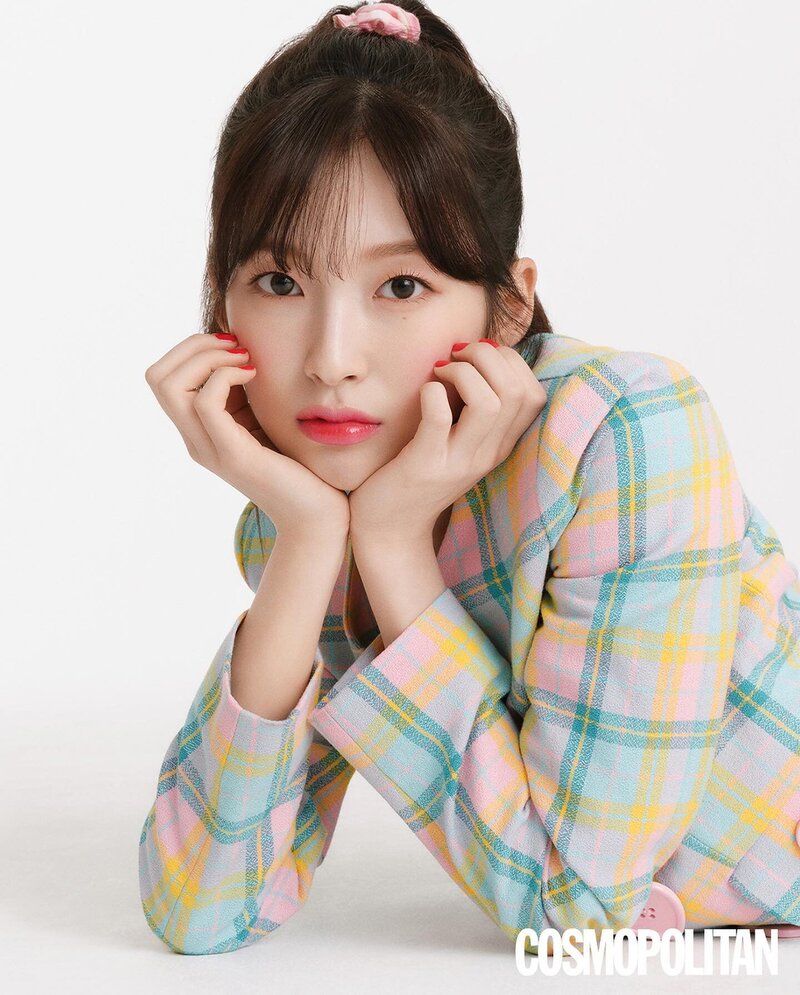 Oh My Girl's Arin for CLARINS x Cosmopolitan Korea June 2022 Issue documents 4