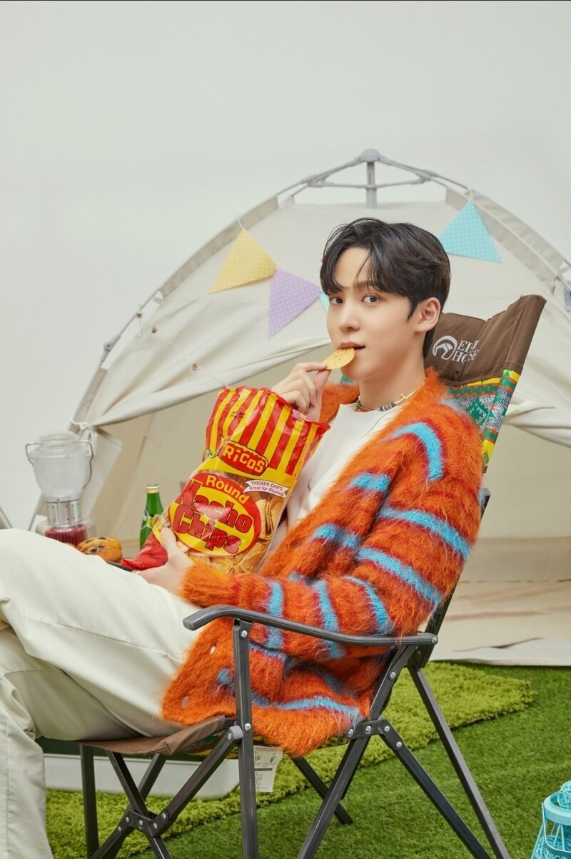 Party Time: Camping at Home with Yunho documents 4