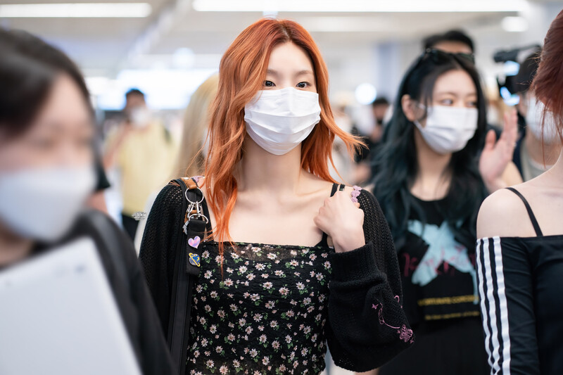 210609 ITZY Yeji - Gimpo International Airport documents 4