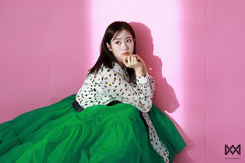 211214 WM Naver Post - OH MY GIRL Jiho - Y Magazine Behind documents 3