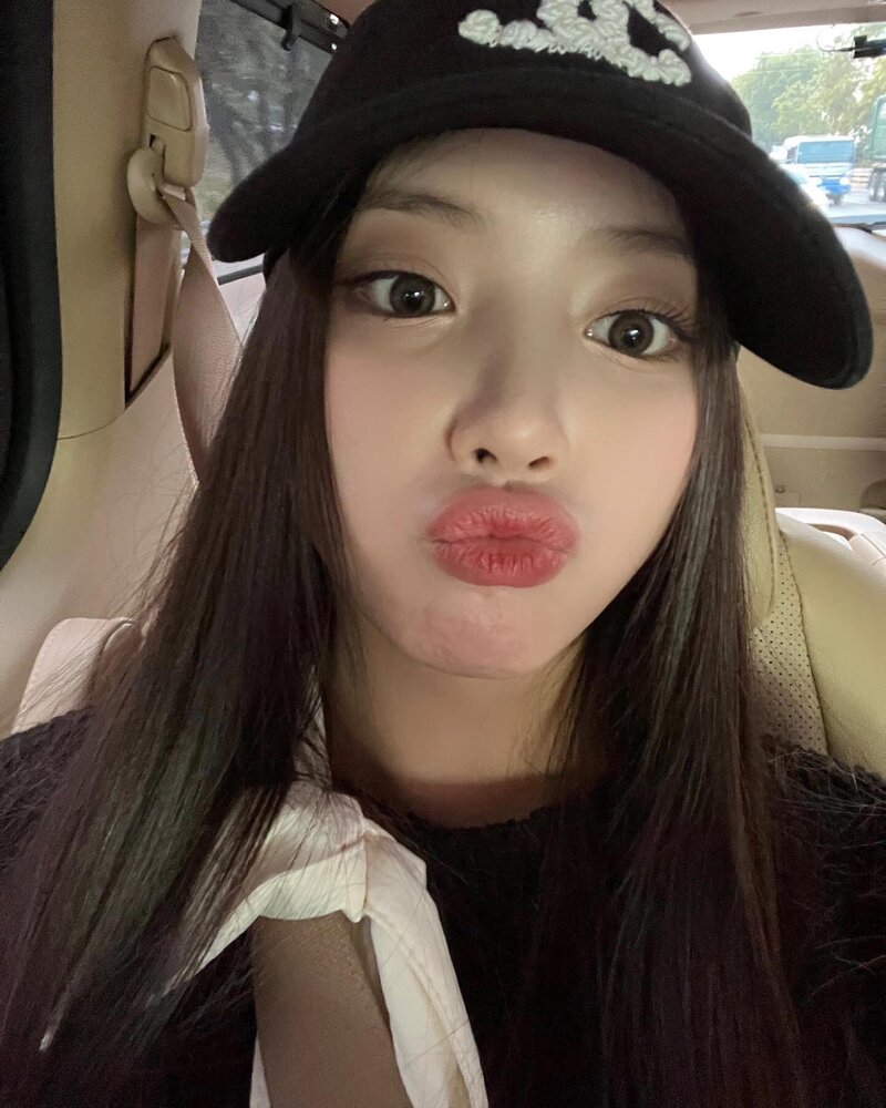 220519 NMIXX Instagram Update - Jiwoo documents 2