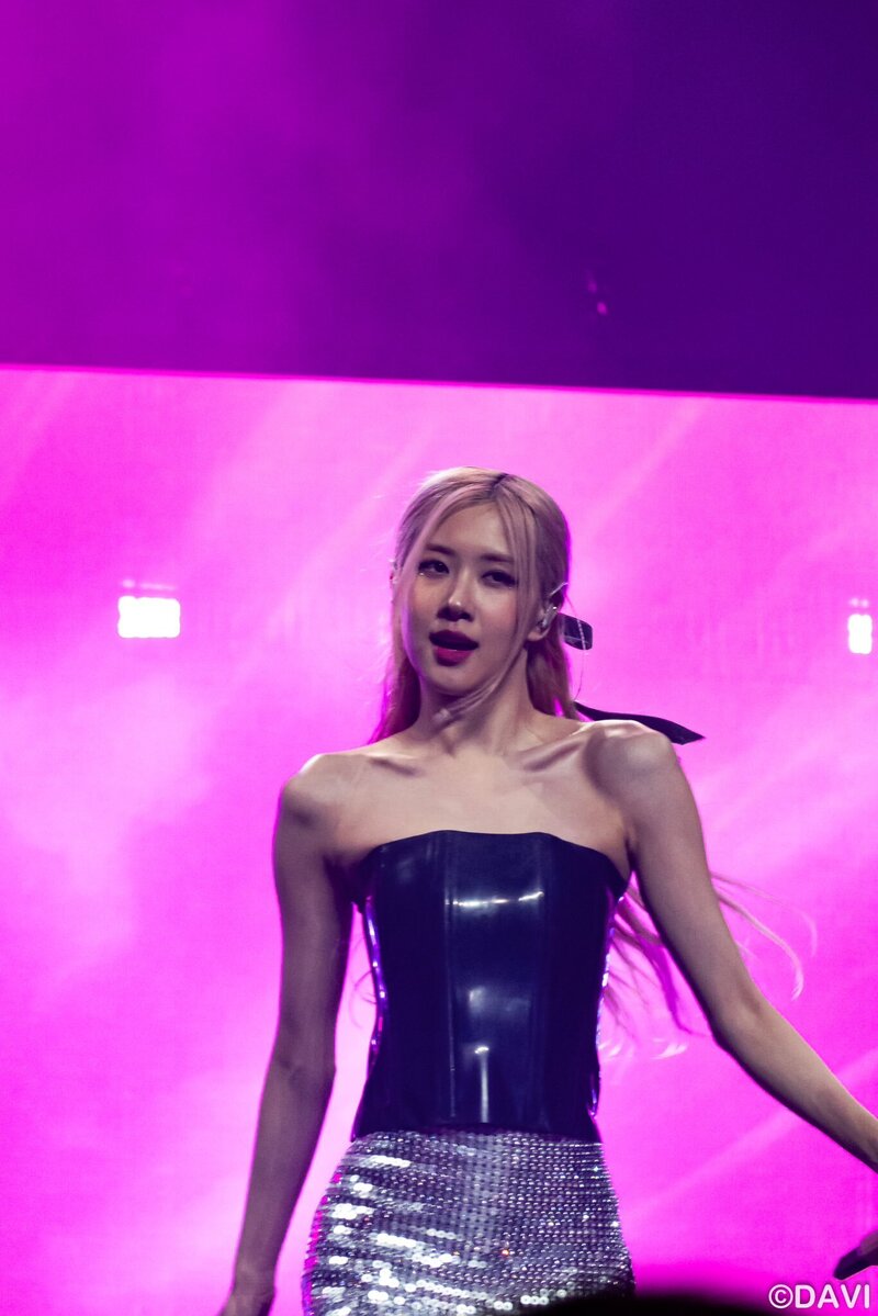 221030 BLACKPINK Rosé - 'BORN PINK' Concert in Houston Day 2 documents 6