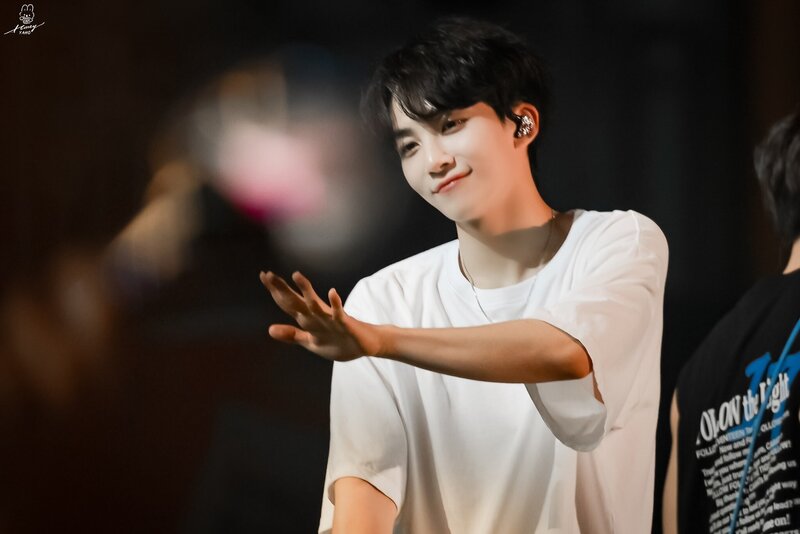 230722 SEVENTEEN Jeonghan - ‘FOLLOW’ TO SEOUL Day2 documents 12