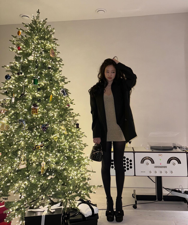 231231 JENNIE INSTAGRAM UPDATE documents 4