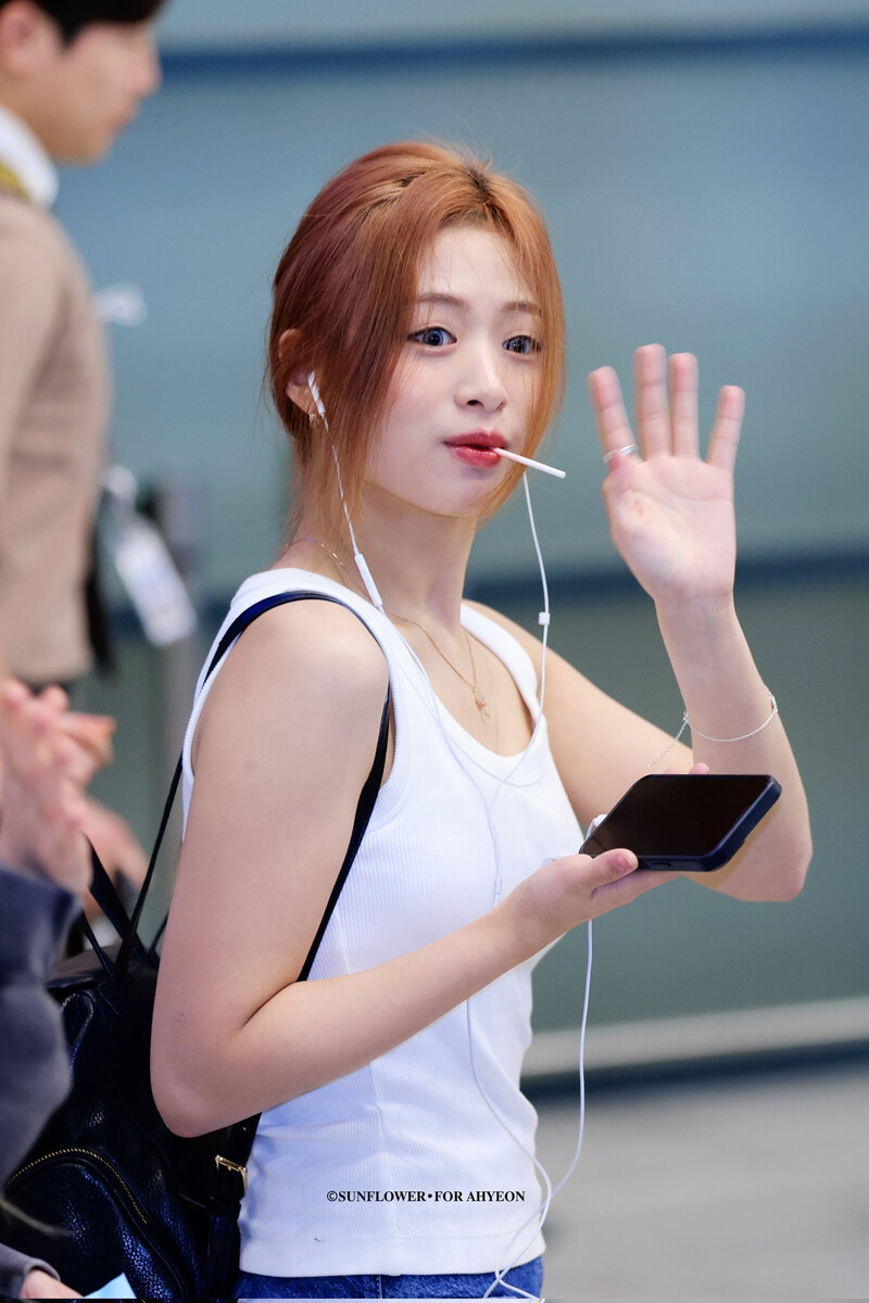 240624 BABYMONSTER Ahyeon at Incheon International Airport documents 2