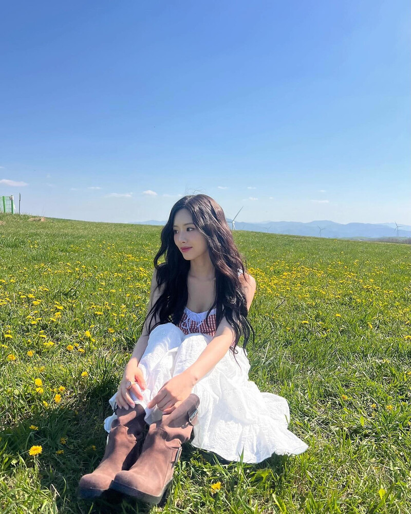 240708 fromis_9 Jiwon Instagram Update documents 6