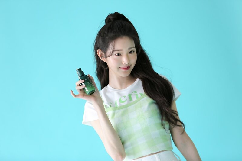220421 Starship Naver Post - Wonyoung at 'INNISFREE' CF Shooting Behind the Scenes documents 15
