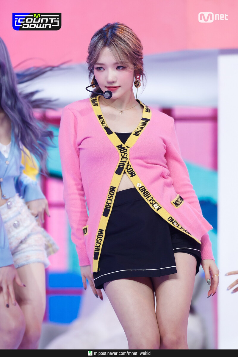 210902 fromis_9 - 'Talk & Talk' at M Countdown documents 9