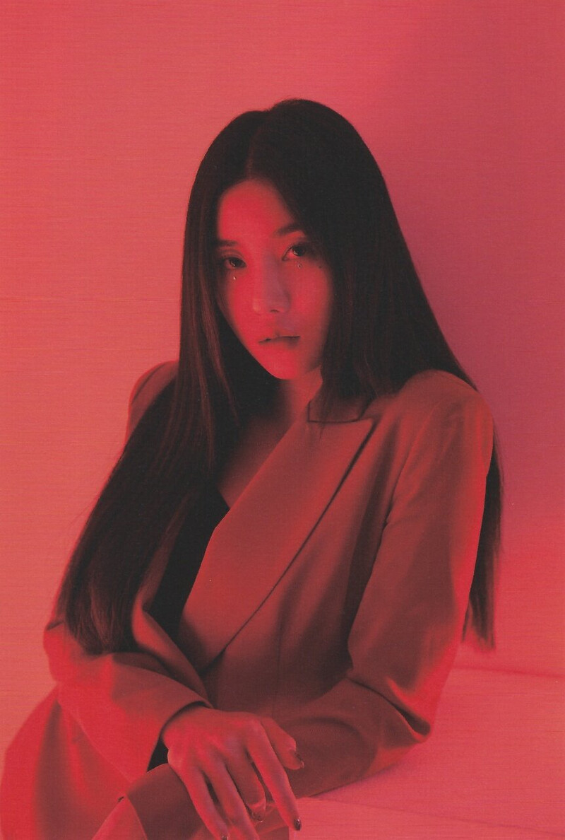 Kwon Eunbi - The First Photobook 'Silver Rain' (Scans) documents 23