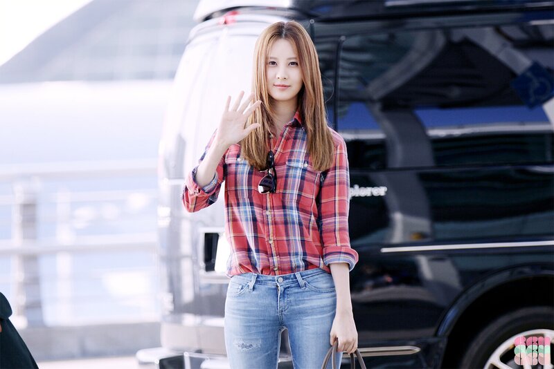 140906 Girls' Generation Seohyun at Incheon Airport documents 4