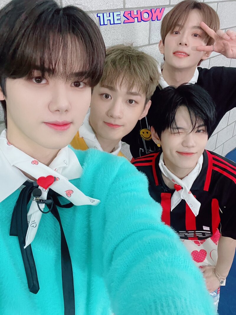 221122 THE SHOW Twitter Update - CRAVITY Minhee, VERIVERY documents 1
