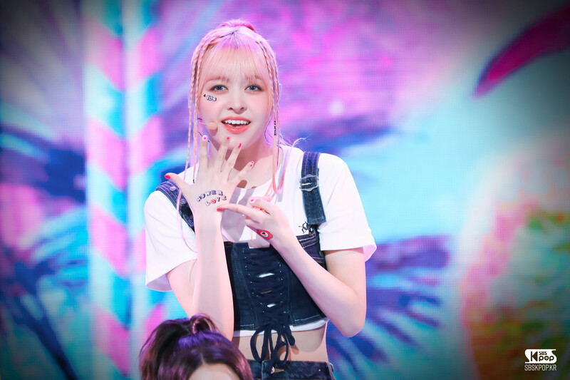 230326 NMIXX Lily - 'Young, Dumb, Stupid' at Inkigayo documents 1