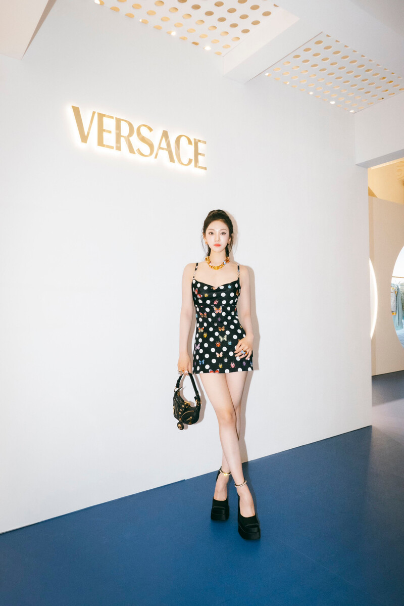 230712 aespa Twitter Update - NingNing at Versace La Vacanza documents 3