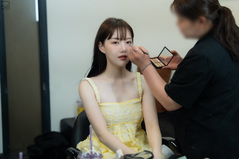 230901 Bill Entertainment Naver Post - YERIN for 'Star1 Magazine' behind documents 11
