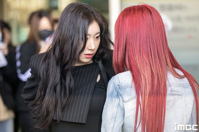 240226 - ITZY at Incheon International Airport documents 3