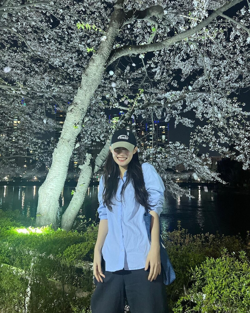 230527 Chaeyeon Instagram Update documents 5