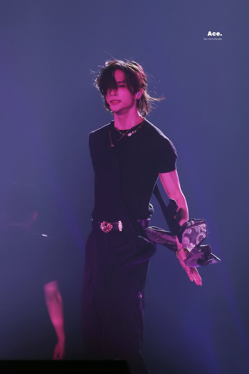 231029 Hyunjin - Stray Kids 5-STAR Dome Tour in Tokyo Day 2 documents 1