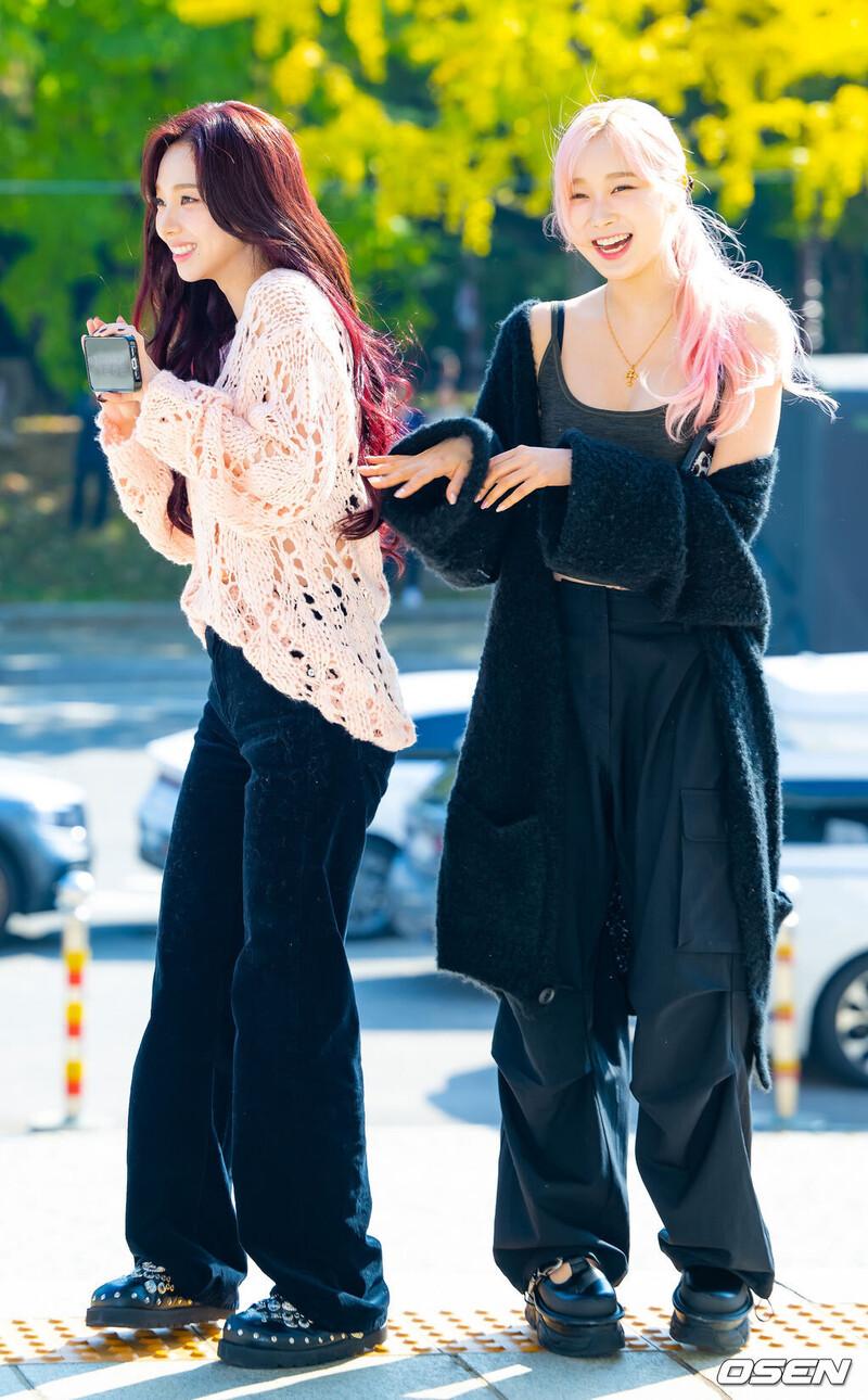 241030 aespa Karina and Giselle at Lee Eunji’s Gayo Plaza Radio Commute documents 2