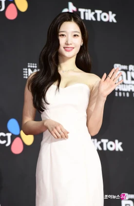 181210 DIA's Chaeyeon at  MAMA PREMIERE in KOREA Red Carpet