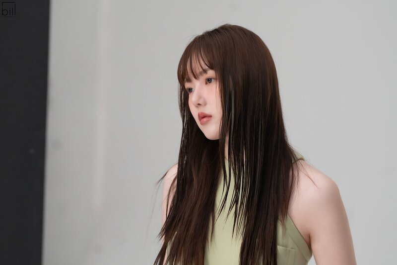 230901 Bill Entertainment Naver Post - YERIN for 'Star1 Magazine' behind documents 9