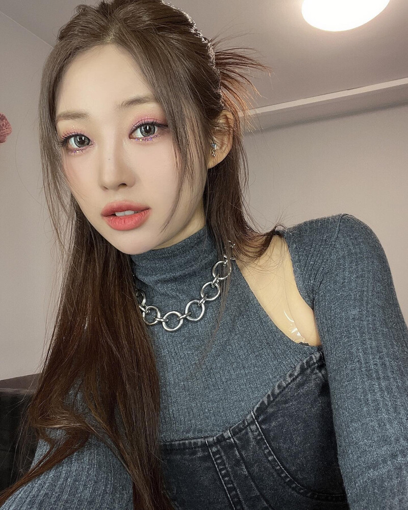 240204 EVERGLOW Sihyeon Instagram Update documents 3