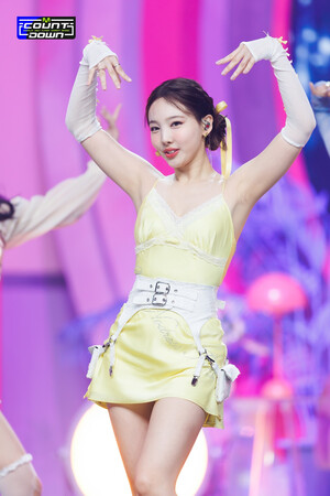 220901 TWICE Nayeon 'Talk that Talk' at M Countdown