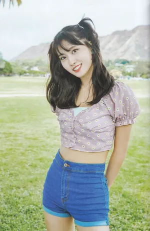 TWICEZINE "Twaii's TWICE - Aloha" Scans | Momo