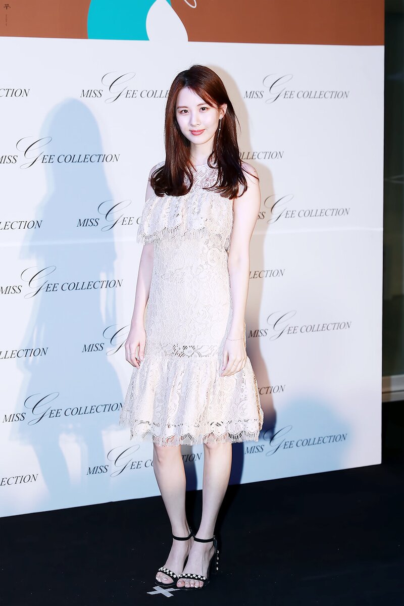180322 Girls' Generation Seohyun at Seoul Fashion Week 'Miss Gee Collection' documents 3