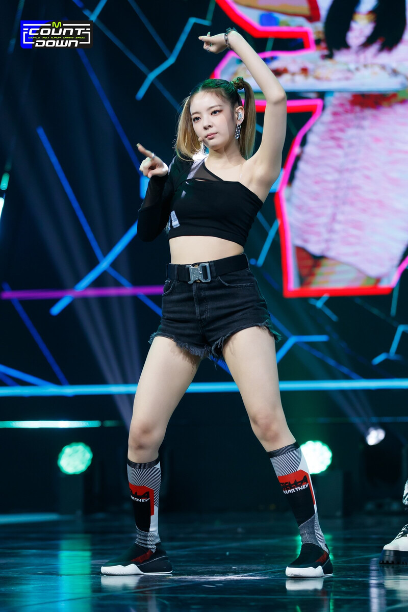 211014 ITZY - 'SWIPE' at M Countdown documents 22