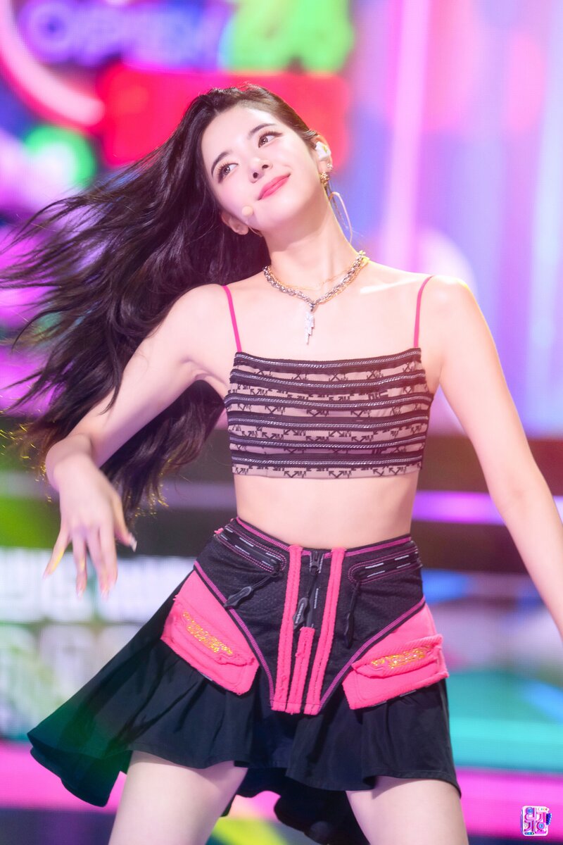 220724 ITZY Lia - 'SNEAKERS' at Inkigayo documents 12