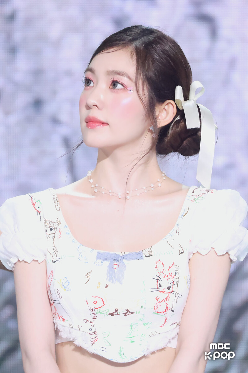 240706 Red Velvet Irene - 'Cosmic' at Music Core documents 4